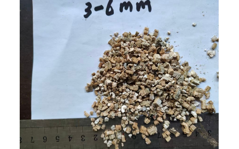 White vermiculite for thermal insulation